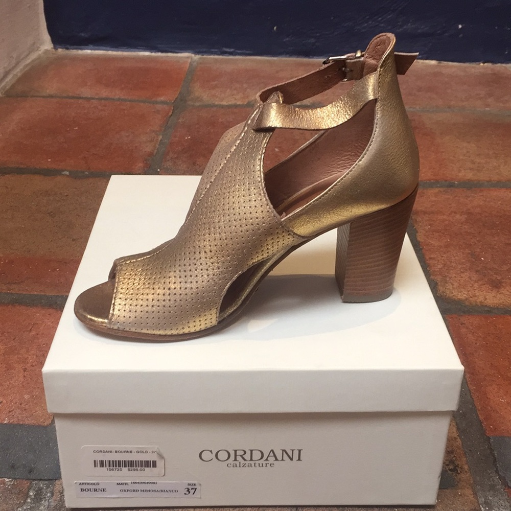 Cordani gold leather heel